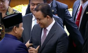 Momen Bersalaman Prabowo dan Anies Baswedan saat Pelantikan Presiden